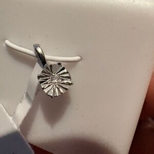 925 sterling silver – lab grown diamond – sunburst solitaire pendant – 0.15 CTW